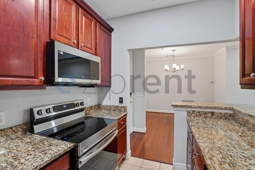 Building Photo - 2921 Lenox Rd NE