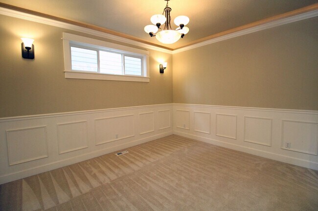 Building Photo - Alluring 4 Bedroom, 2.5 Bathroom Modern ho...