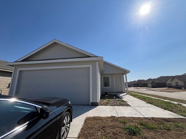 Building Photo - 900 Calley Pear Trl