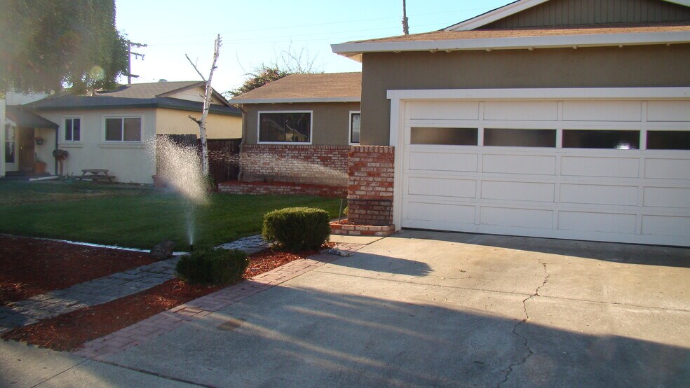 Building Photo - 5119 Silver Reef Dr