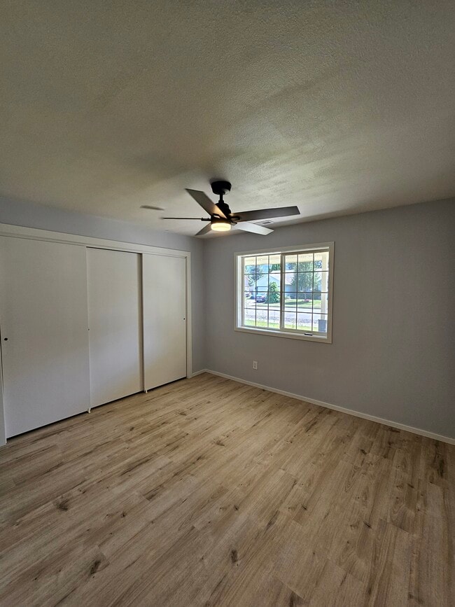 Building Photo - 1909 Windwood Ct