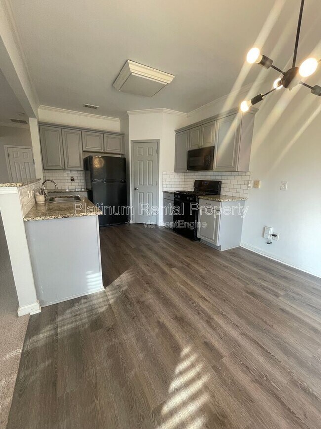 Building Photo - 5545 Weddington Dr