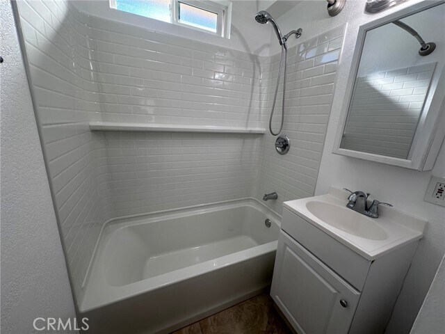 Building Photo - 318 E Walnut St