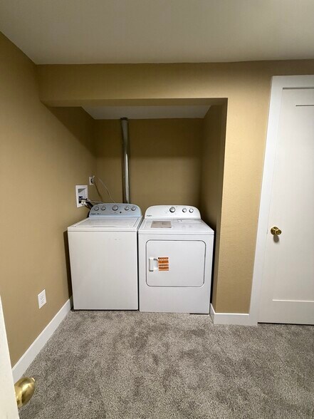 In unit Washer/dryer - 3322 Vivian Dr