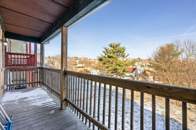 Building Photo - Completely Renovated 3 Bed/1 Bath Home - C...
