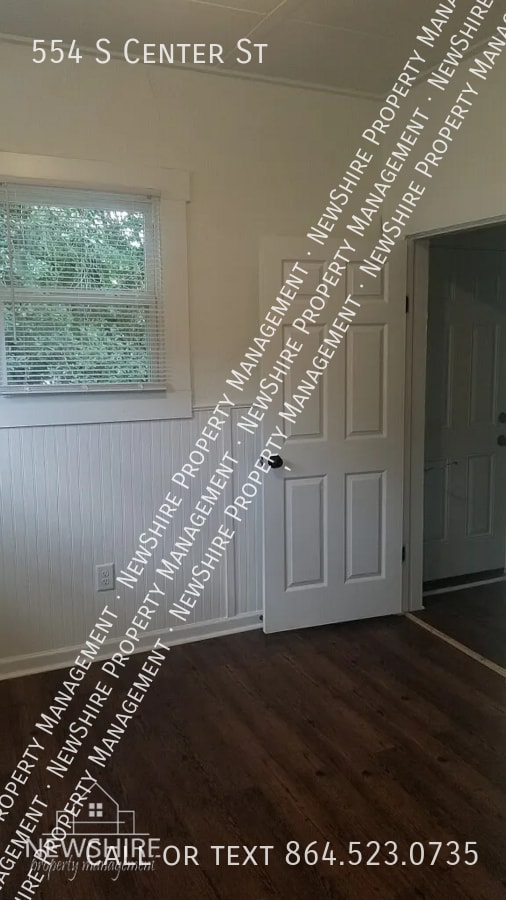 Building Photo - 554 S Center St