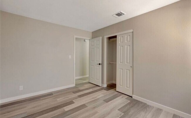 Building Photo - 1735 Navarre Ln