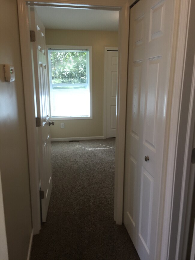 Building Photo - 10933 Hall Rd