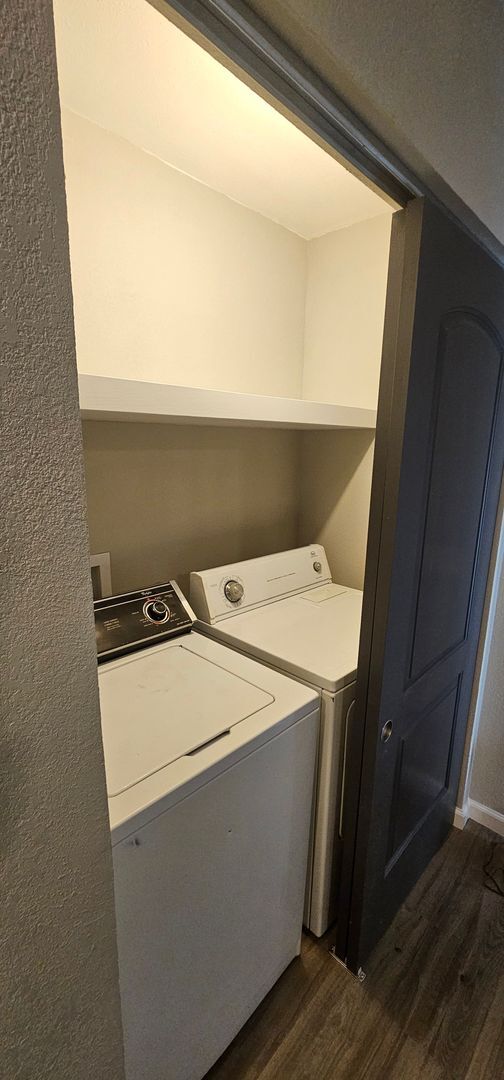 Building Photo - Renovated 2 Bedroom Apartment on Lake Treeline