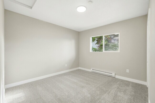 Building Photo - 2325 Yew St