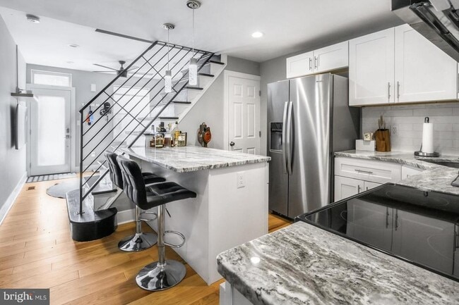 Building Photo - 441 E Flora St