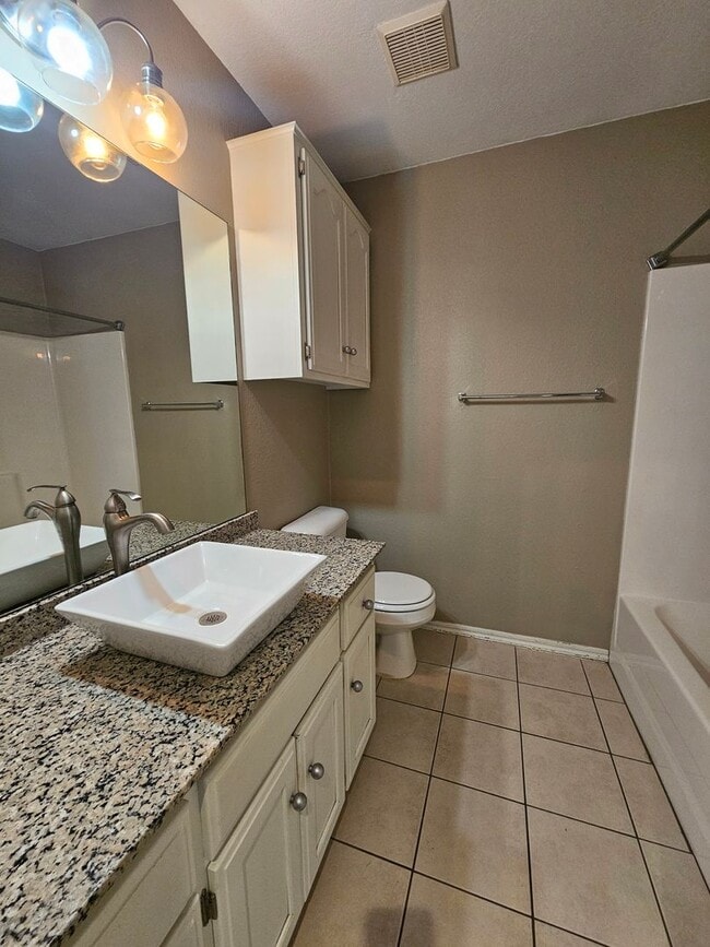 Building Photo - (3) Bed or (2)Bed + Bonus Room/(2.5) Bath ...