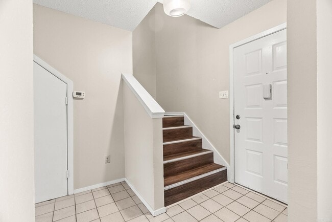 Building Photo - 200 Pine Forest Dr