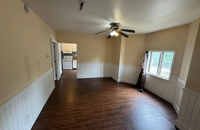 Building Photo - 100 W Ellis St