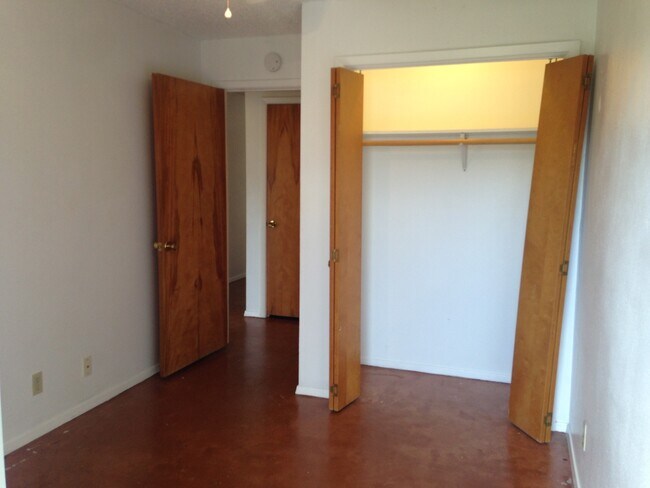 Building Photo - 500 E Riverside Dr