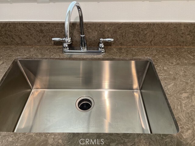 Building Photo - 1140 Deseret Ave