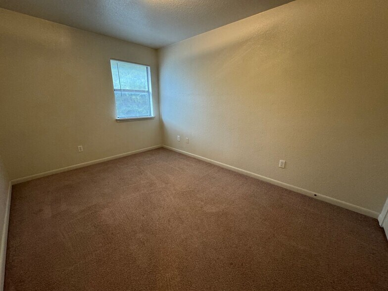 Building Photo - 1106 Lansberry Ct