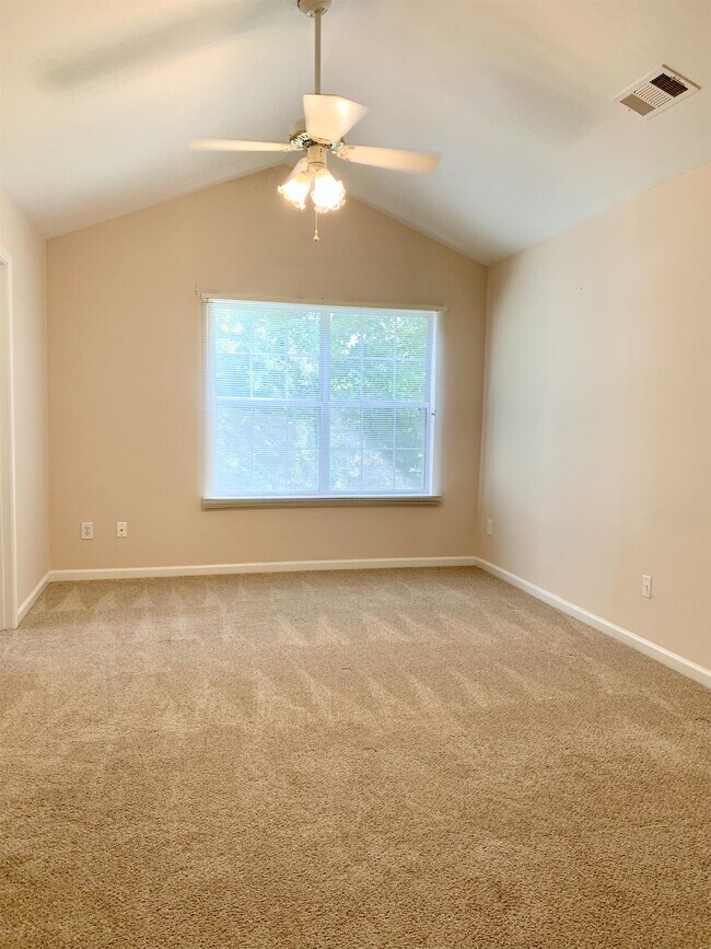Building Photo - 4068 Beaver Oaks Dr