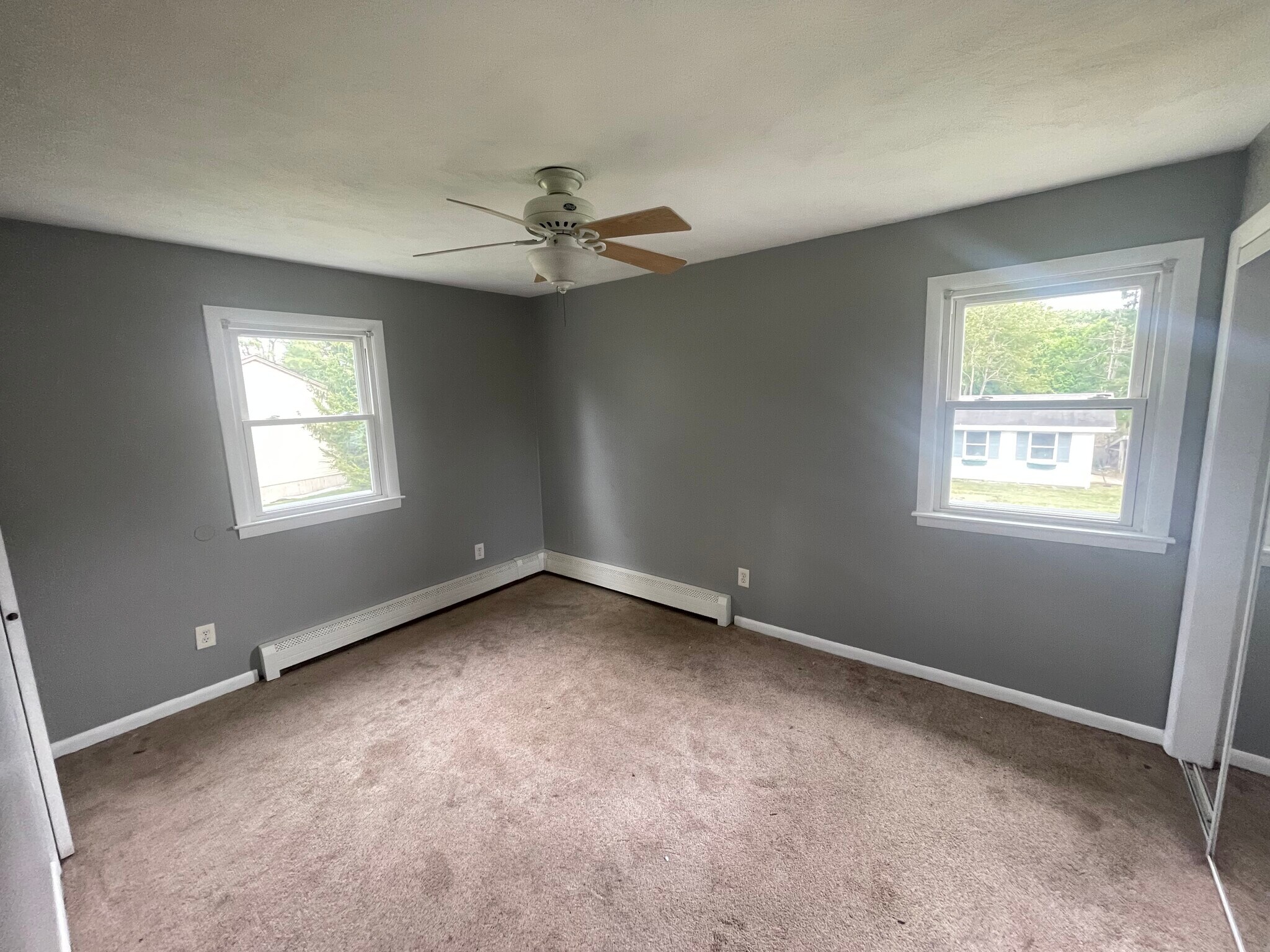 Master bedroom - 44 N Woody Hill Rd