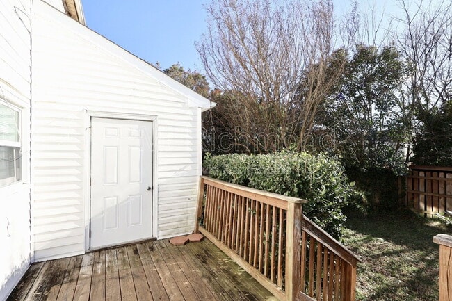 Building Photo - 1507 Lakeview Ave