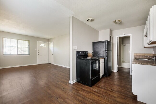 Building Photo - 7127 Glen Terrace