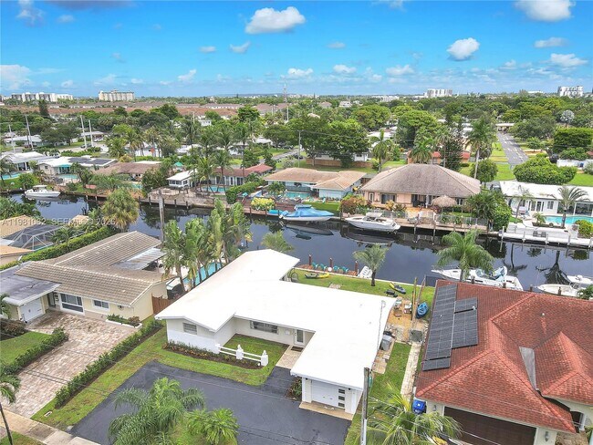 Building Photo - 151 SE 9th Ct