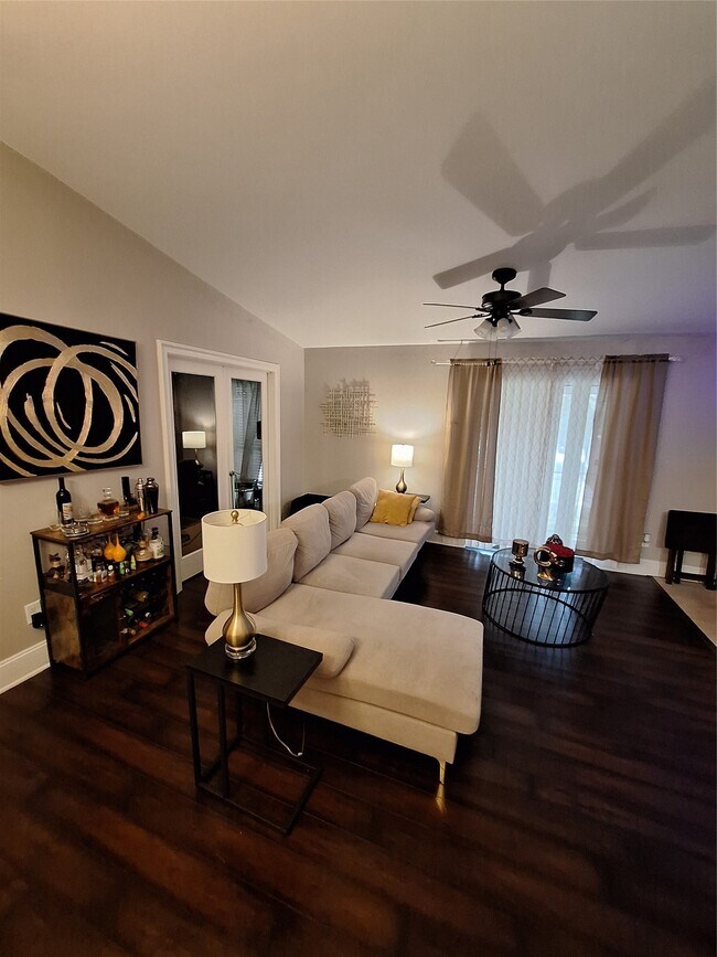 Building Photo - 2425 Augusta Dr