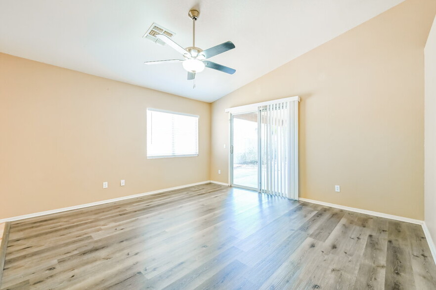 Building Photo - 803 S Chatsworth