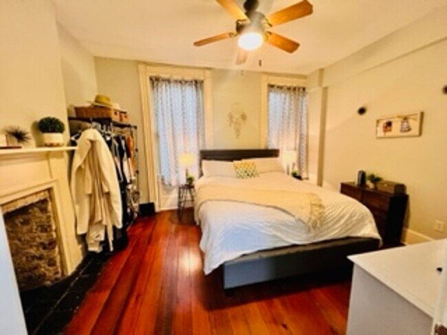 Building Photo - 227 W Broughton St