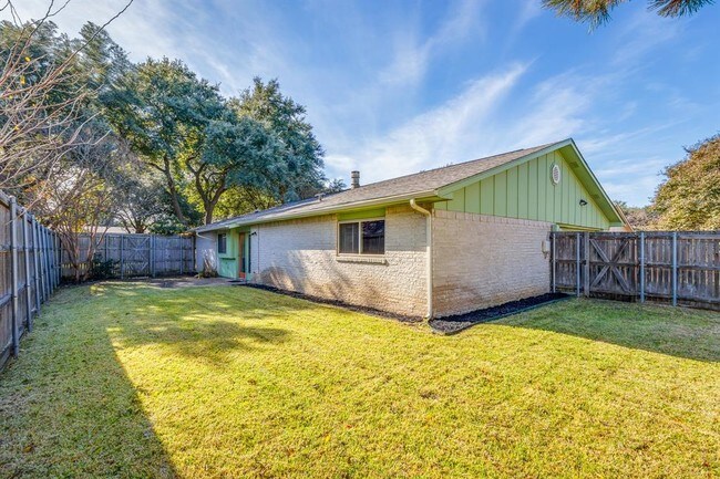 Building Photo - 1113 Villa Downs Dr