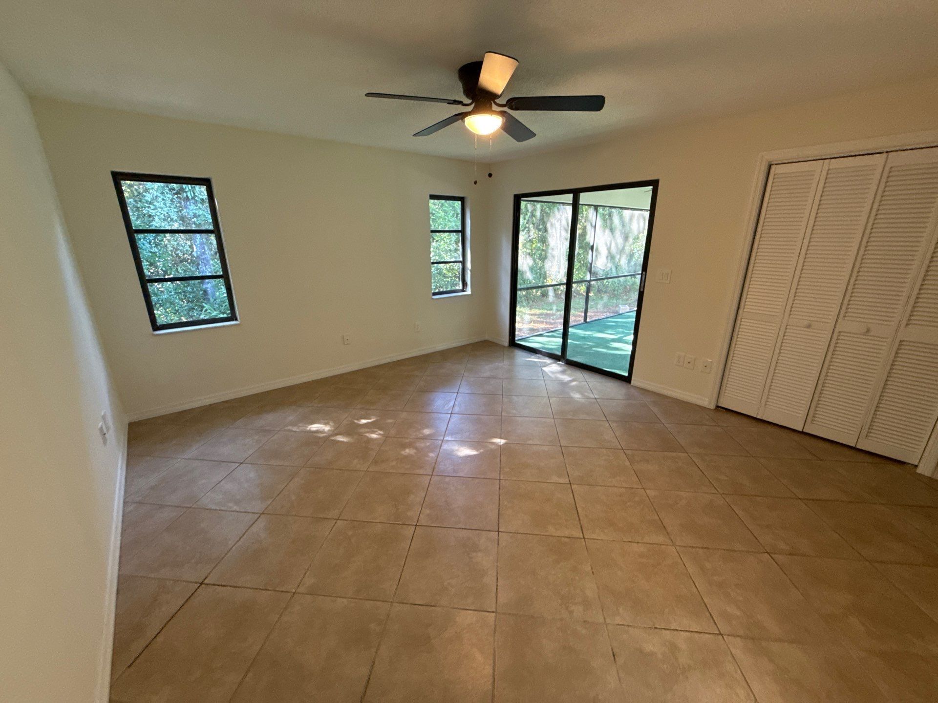 Building Photo - 100 Golfview Dr