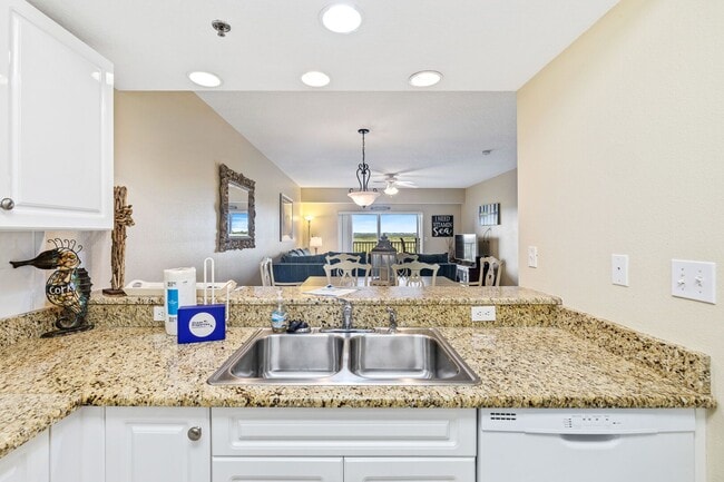 Building Photo - Beautiful Ocean Walk Condo