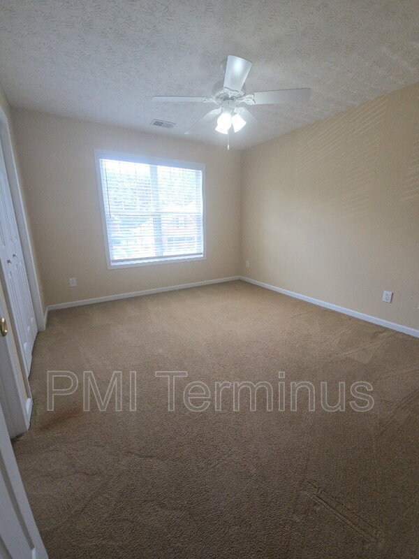 Building Photo - 6122 Farmwood Way SE
