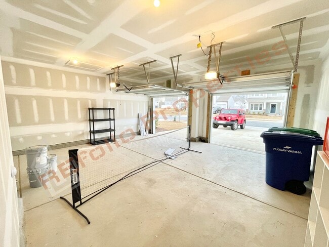 Building Photo - Gorgeous 4 Bedroom, 2.5 Bath House with Office + Loft in Arlington Meadows, Fuquay Varina, April 7!