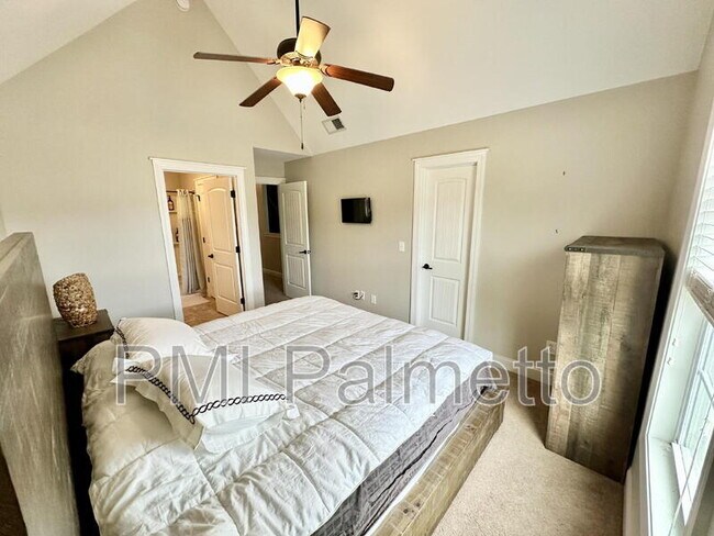 Building Photo - 121 Park Ridge Way