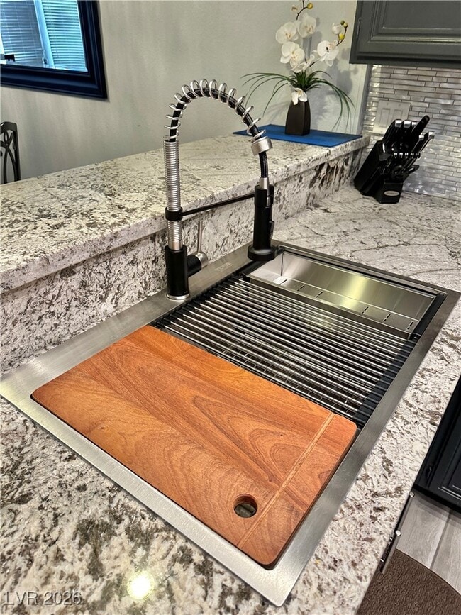 Building Photo - 2700 Lodestone Dr