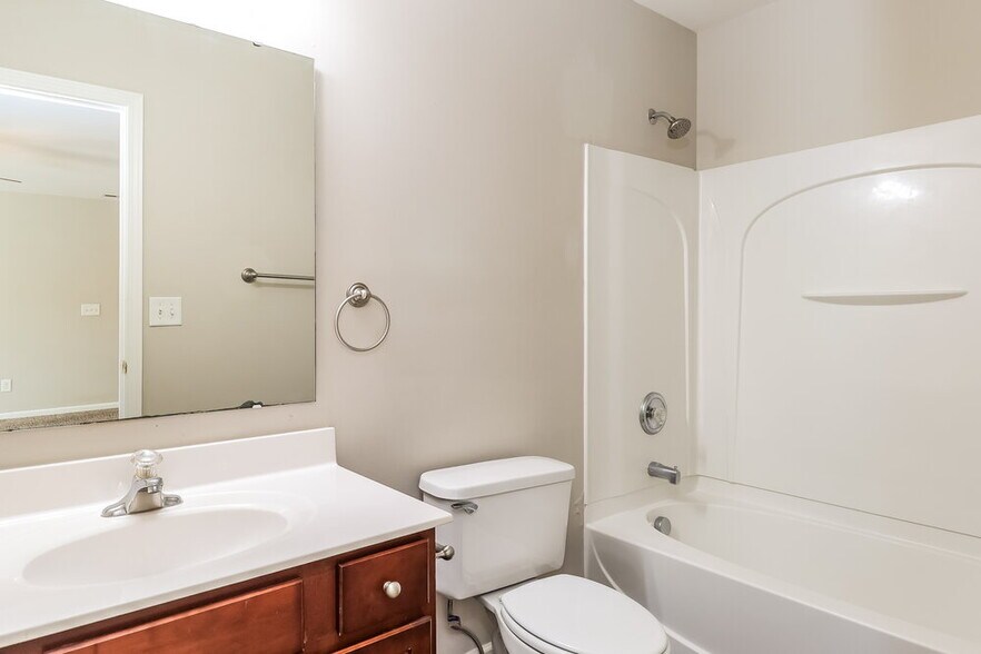 Building Photo - 8504 Old Potters Rd