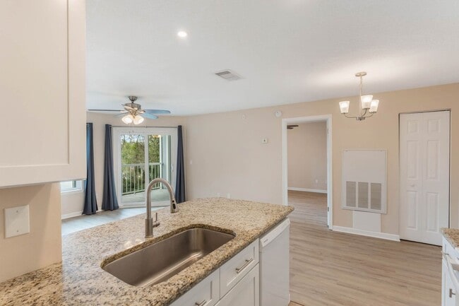 Building Photo - Beautiful LAKEFRONT Condo in Lake Mary ~ New Kitchen, New Flooring, Gated Community!