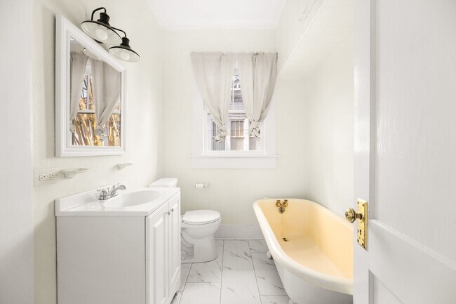 Building Photo - 2301 Hill St