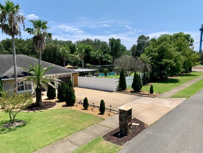 Building Photo - 794 Spring Lake Dr