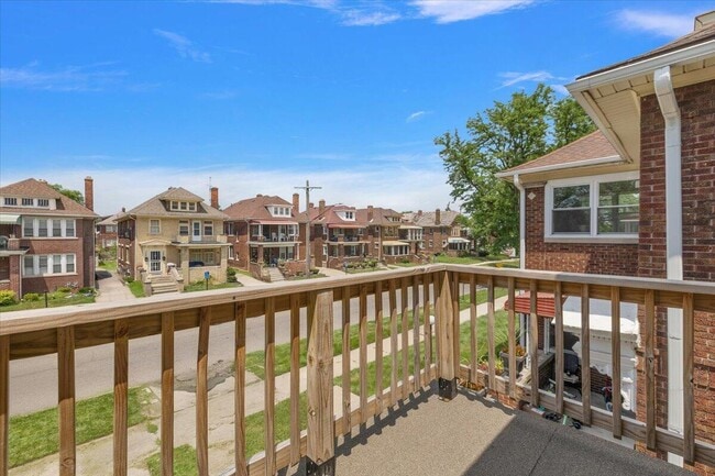 Building Photo - 2477 Hazelwood St