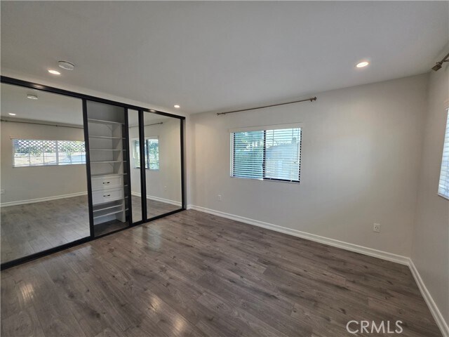 Building Photo - 7954 Crosnoe Ave