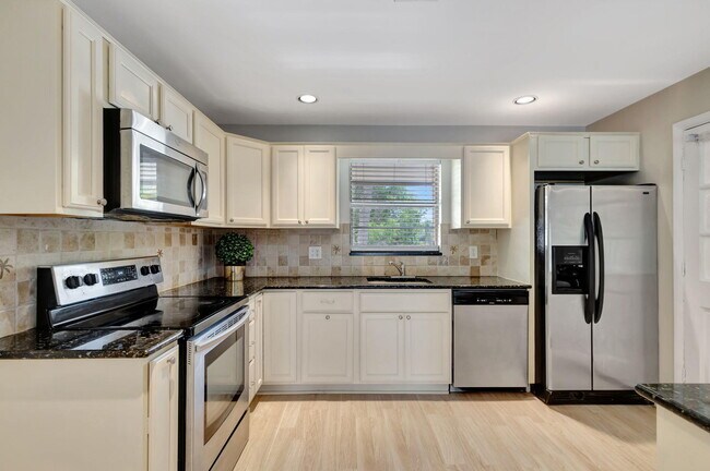 Building Photo - 10789 N Military Trl