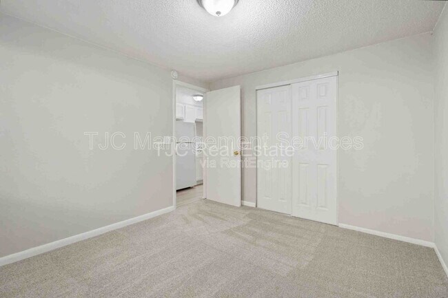 Building Photo - 1138 Corona St