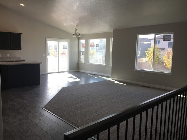 Building Photo - LOVELY VINEYARD RAMBLER FOR RENT