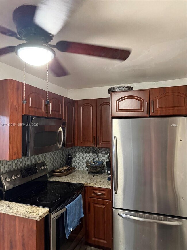 Building Photo - 7017 NW 5th Ct
