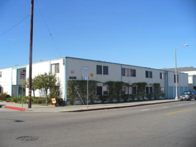 Building Photo - 909 N. Wilmington Blvd.