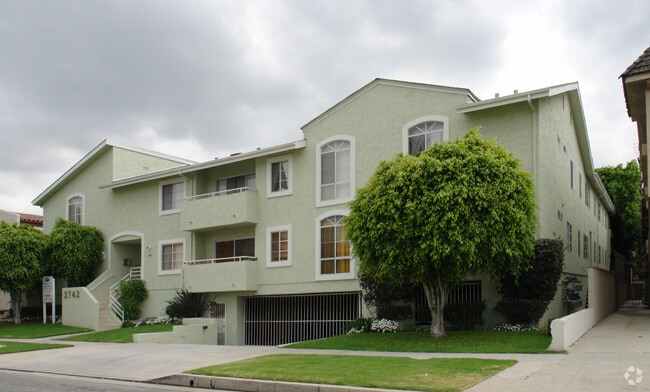 Building Photo - 3742 Hughes Ave