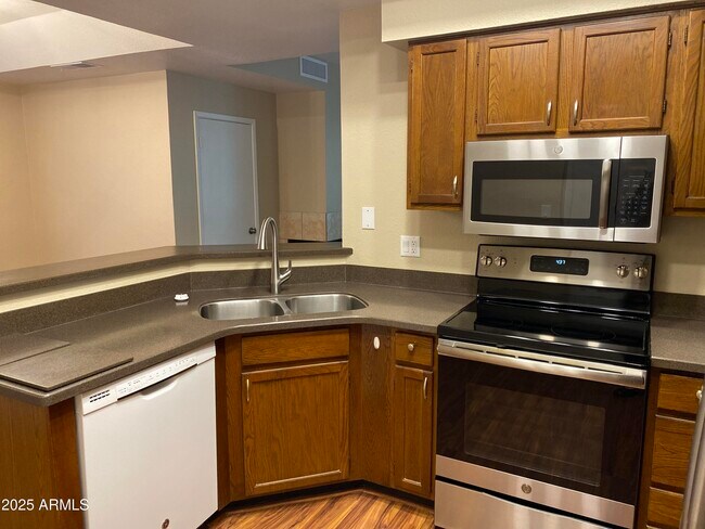 Building Photo - 9205 N 59th Ave