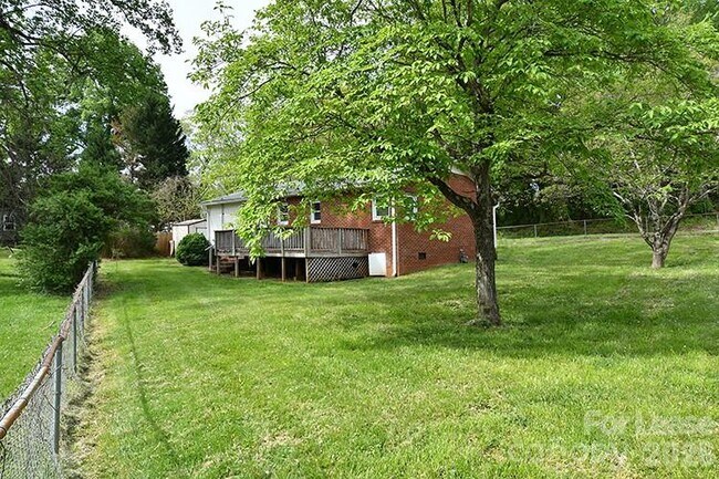 Building Photo - 266 Long St